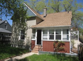 1043 Independence Ave, Waterloo, IA 50703