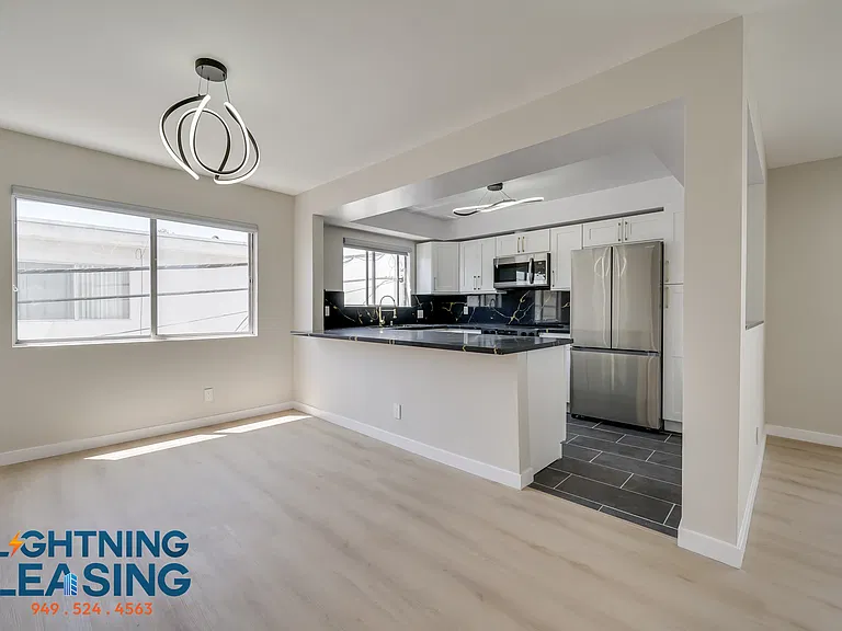 1035 N Hayworth Ave #110 — Photo 2