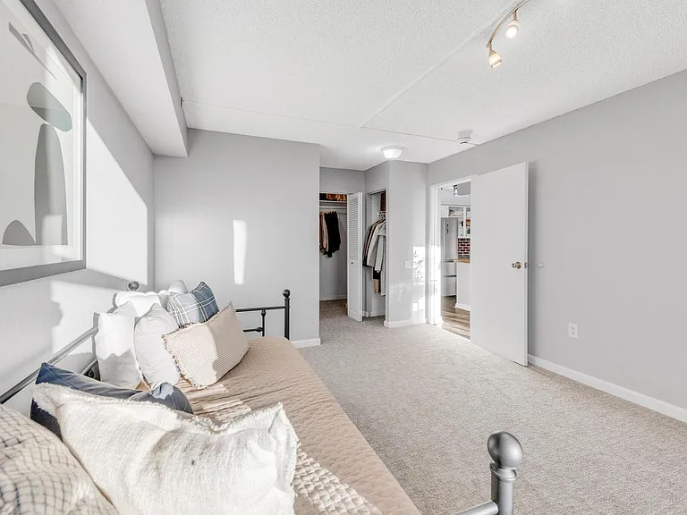 1301 N Speer Blvd #302 — Photo 32
