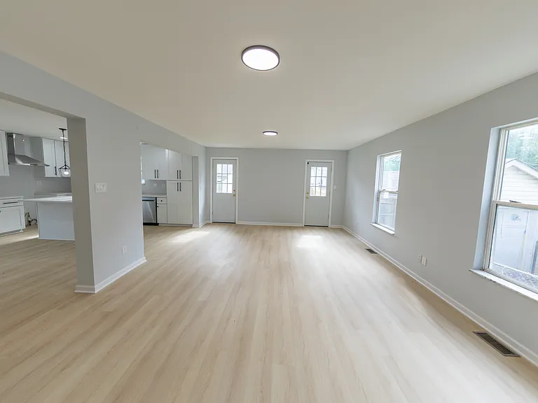 512 N Warren Ave — Photo 17
