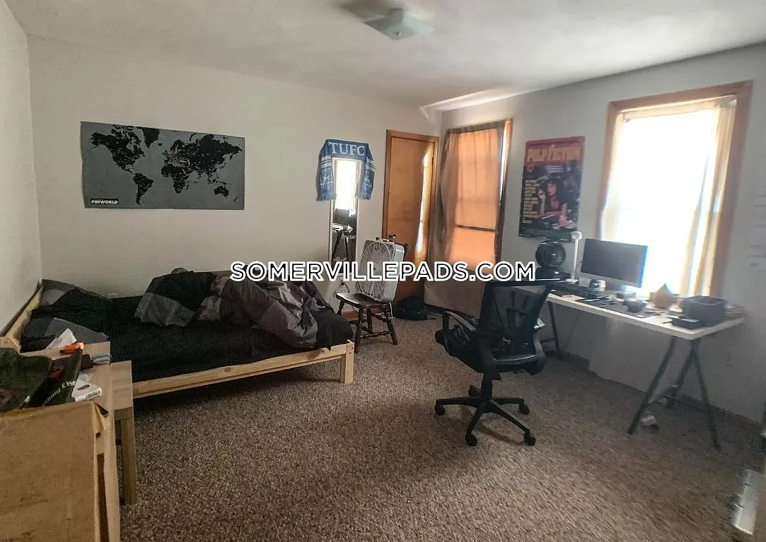 5 bed, 9999 sqft, $6,750 — Photo 1