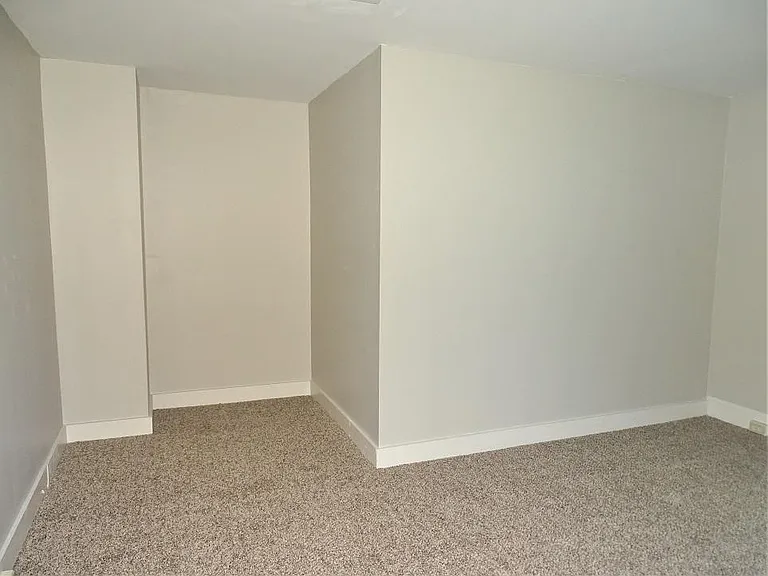 242 W Stiegel St — Photo 13