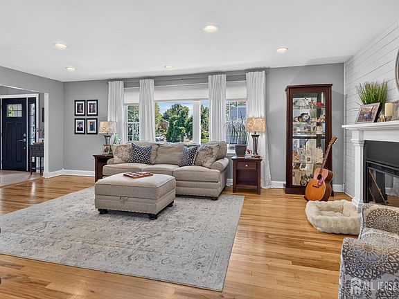 5th image of 22 Desmet Ave