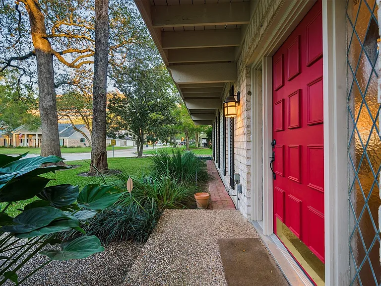 15203 Camelback Ct — Photo 2