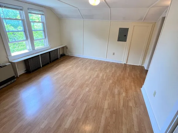 360-364 South Winooski Ave, 360 S Winooski Ave #G, Burlington, VT 05401