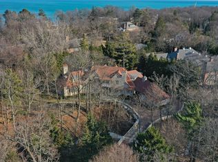 745 E Woodland Rd, Lake Forest, IL 60045