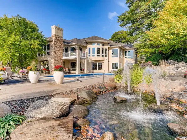 8935 Legends Club Dr, Prior Lake, MN 55372