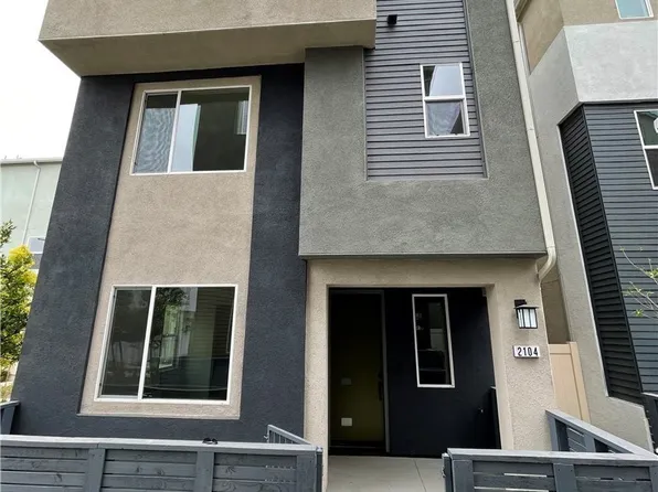 2104 Lacy Crossing Dr, Santa Ana, CA 92701
