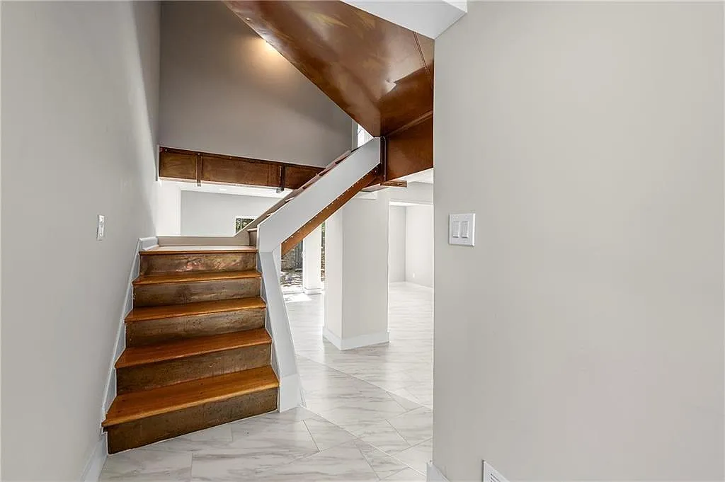 2 bed, 1.5 bath, 1352 sqft, $3,000 — Photo 2