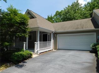202 Black Oak Ln, Hendersonville, NC 28791