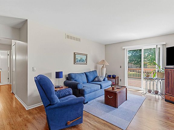 3rd image of 26160 N Knollwood Dr