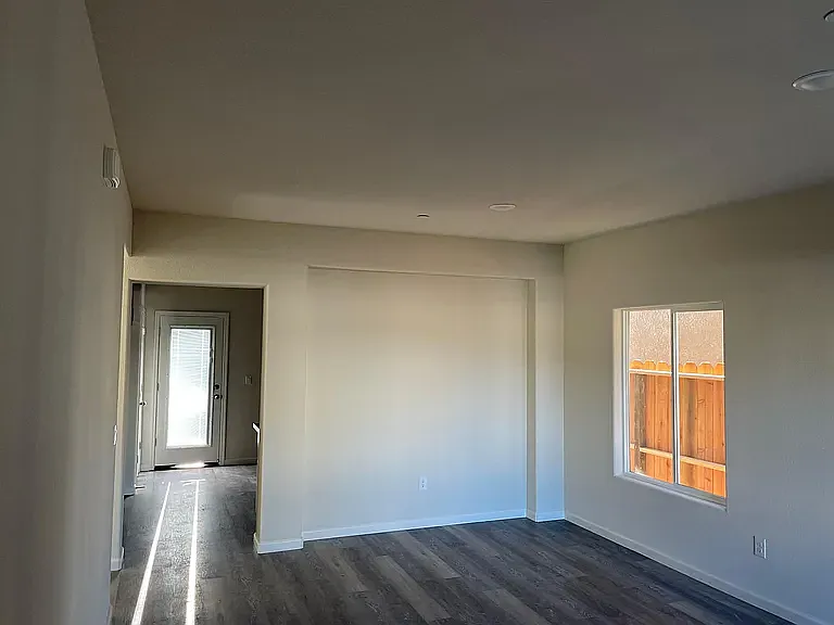 Building Photo - 661 Granada Ct