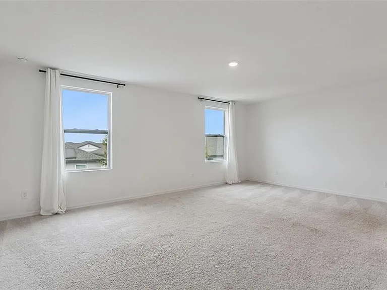 756 Steerview St — Photo 18