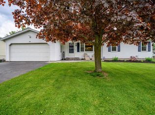 156 Donna Marie Cir N, Rochester, NY 14606