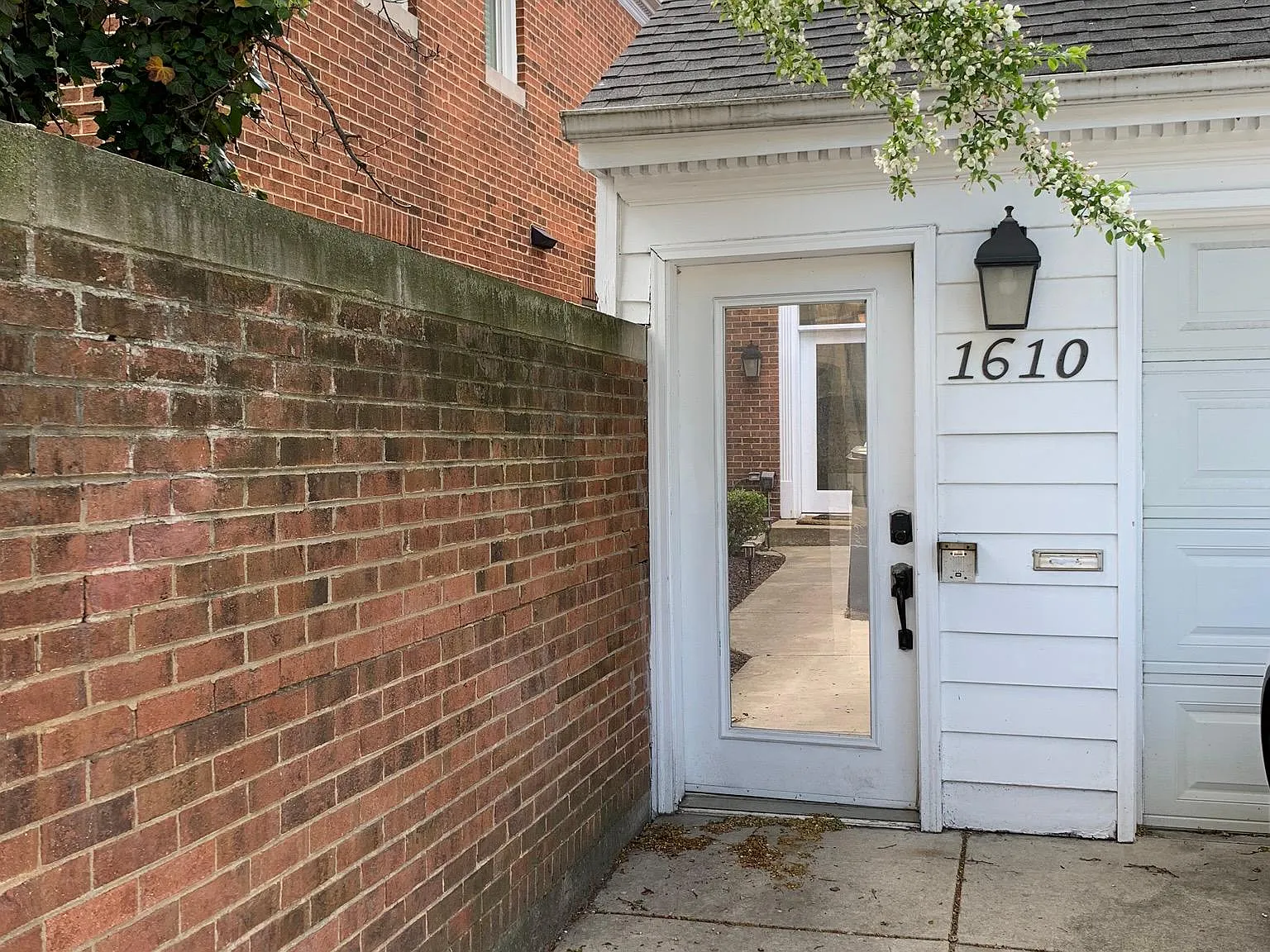 1610 N Larrabee St — Photo 2