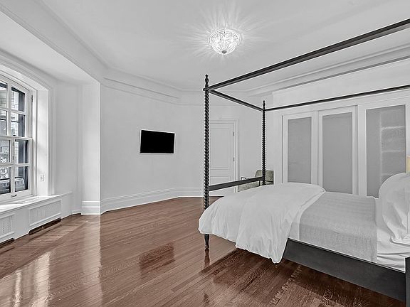 4th image of 2109 Broadway #5131
