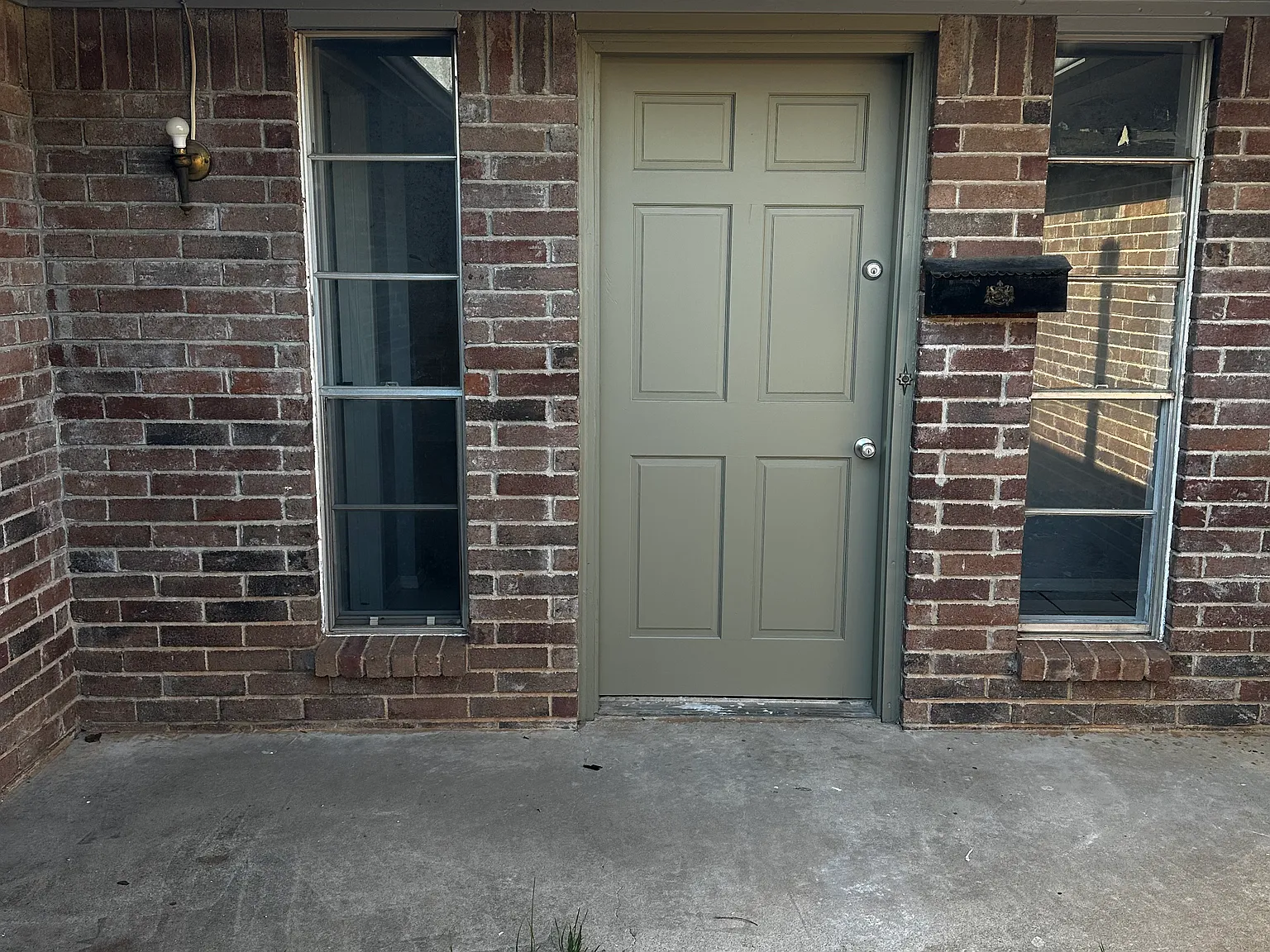 5 bed, 2044 sqft, $2,000 — Photo 2