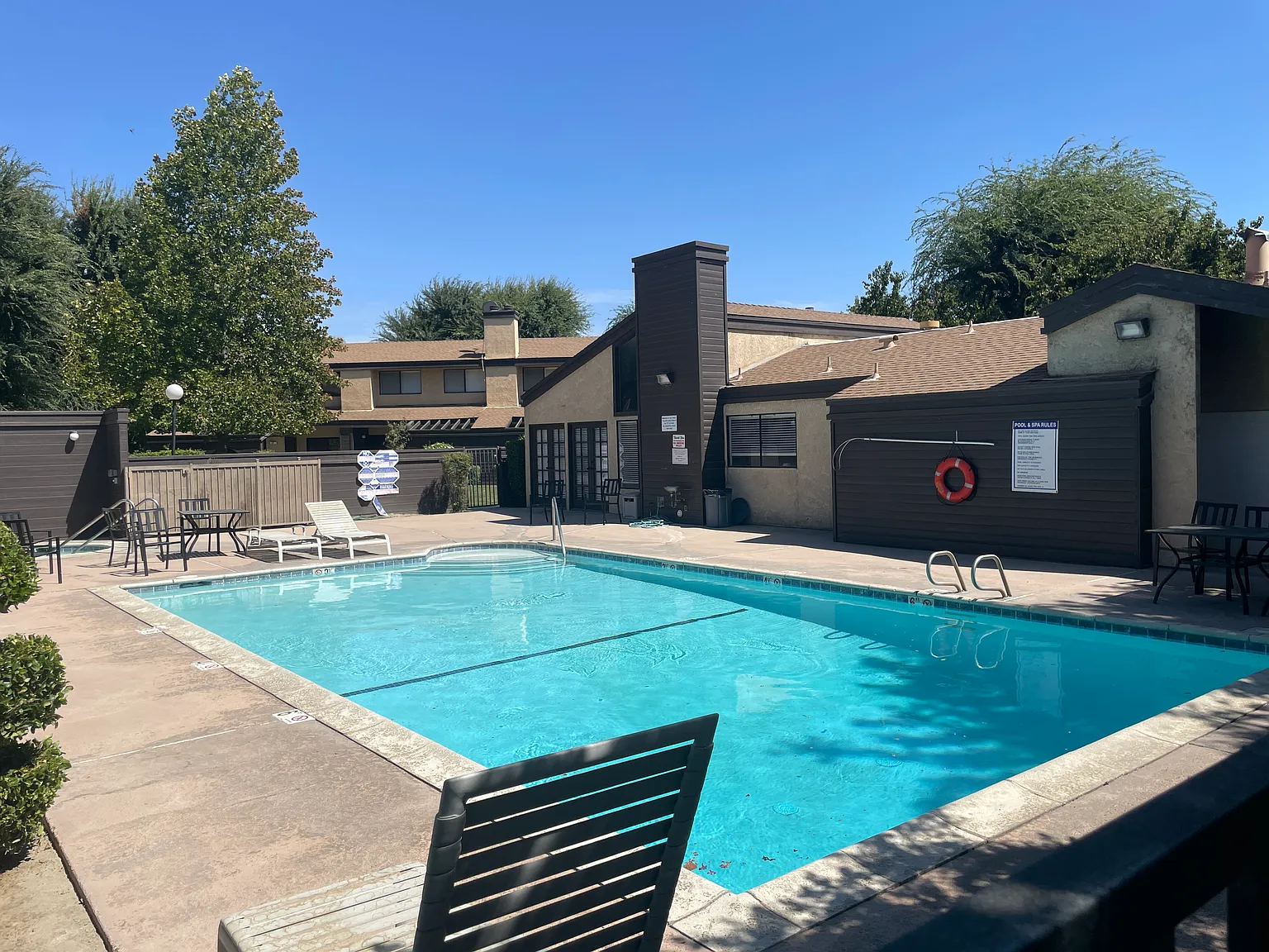 3 bed, 2.5 bath, 3282 sqft, $1,950 — Photo 2