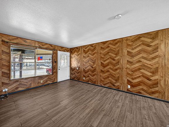 4th image of 155 Seacomber Pl