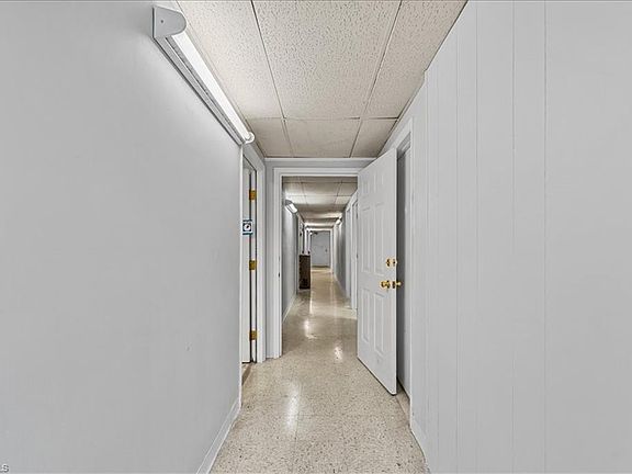 3rd image of 608 Summit Ave