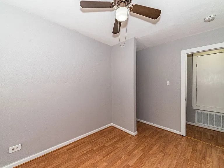 508 Bee St — Photo 13