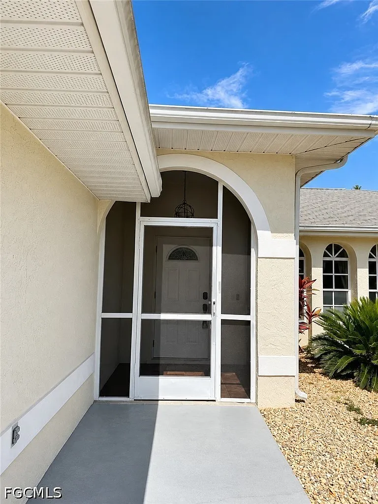 3 bed, 2.0 bath, 1383 sqft, $2,600 — Photo 3