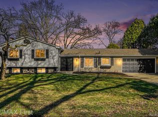 36626 Chatham Ct, Clinton Township, MI