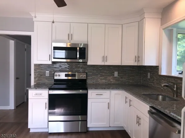 6 Edith Pl, Mine Hill, NJ 07803