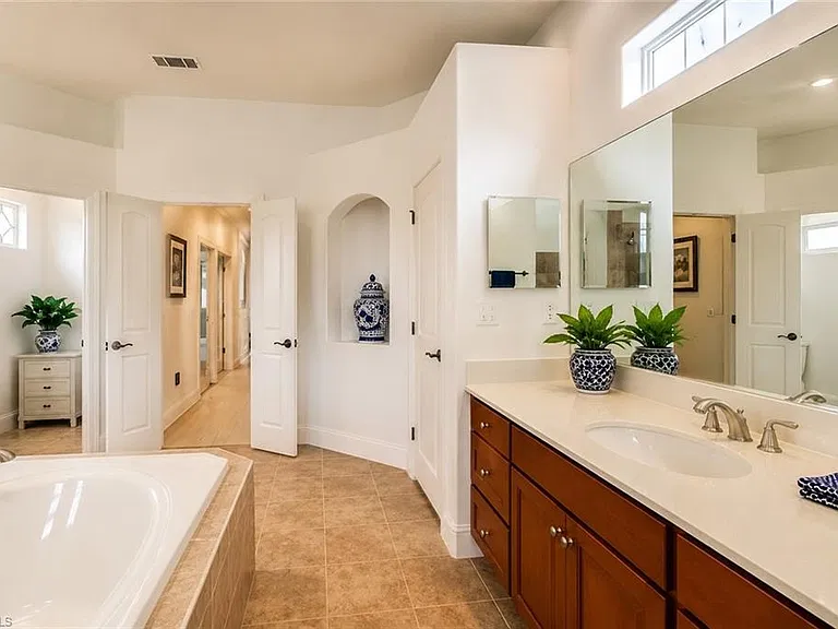 8263 Potomac Ln — Photo 35