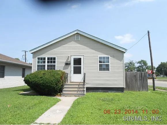 1835 6th St photo 1