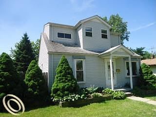3rd image of 24325 Pennie St