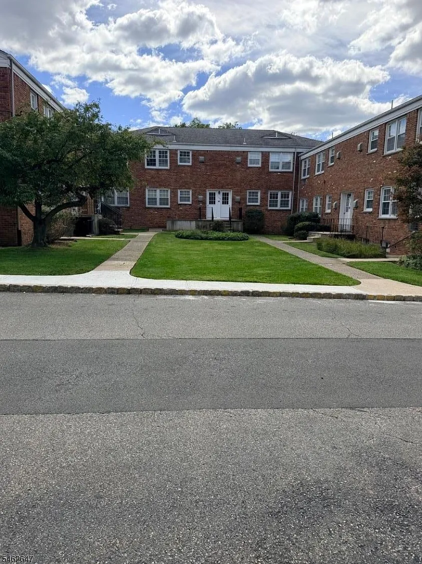1 bed, 1.0 bath, $2,200 — Photo 2