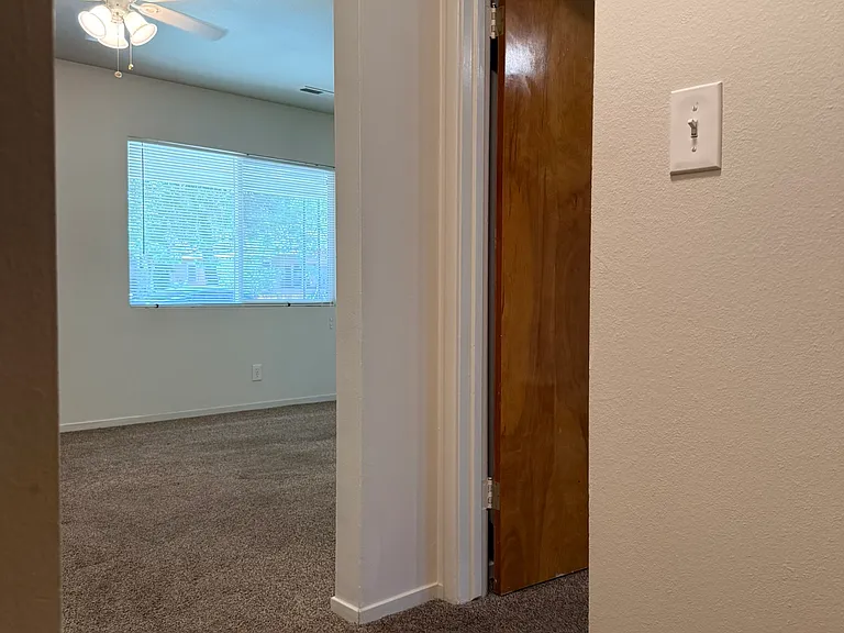 821 W 21st St — Photo 10