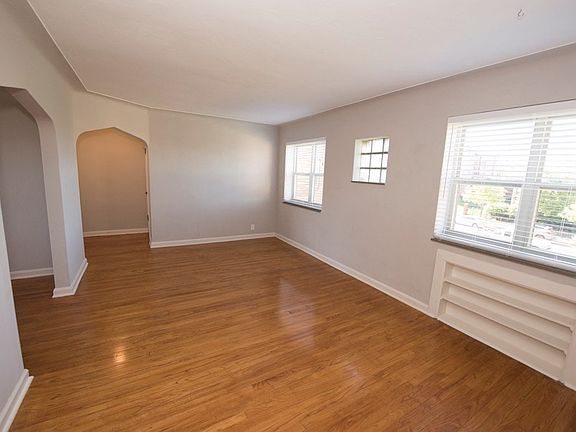 2nd image of 5835 Lindenwood Ave #2W