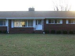 700 Chesapeake Dr, White Stone, VA 22578