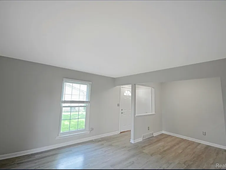 35274 Terrybrook Dr — Photo 7