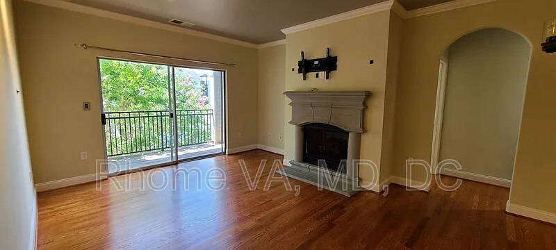 2 bed, 2.0 bath, 1175 sqft, $2,500 — Photo 2