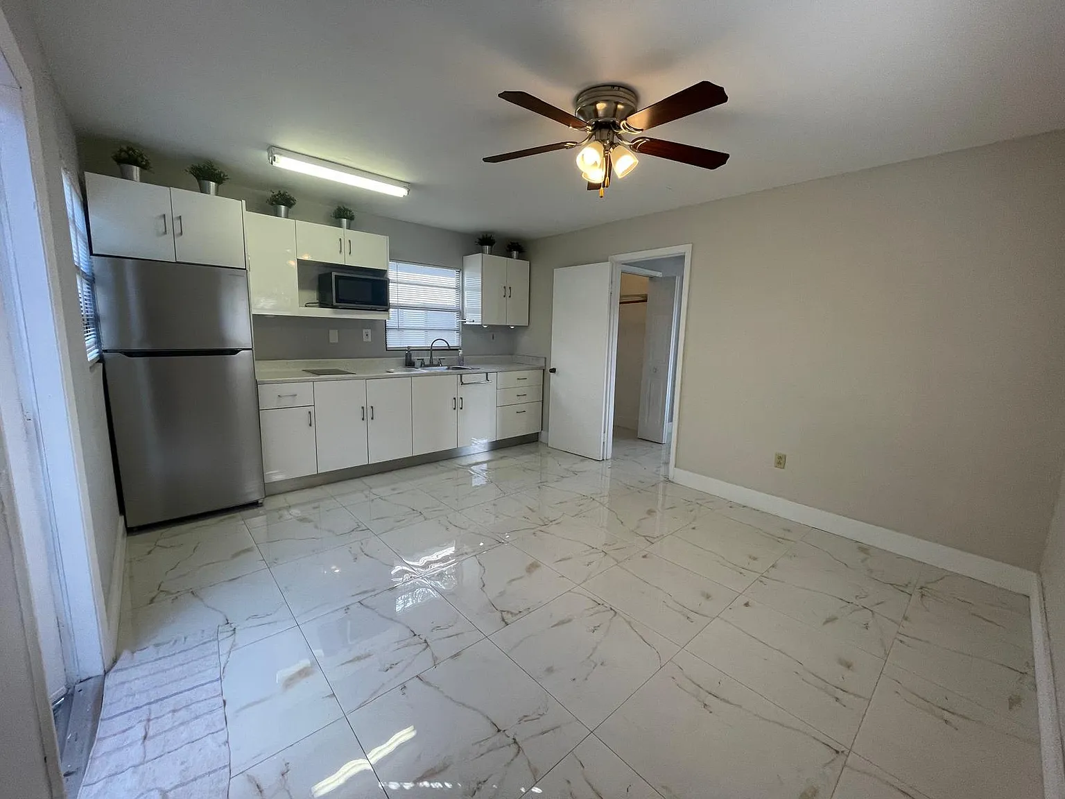 945 NW 33rd Ave — Photo 3