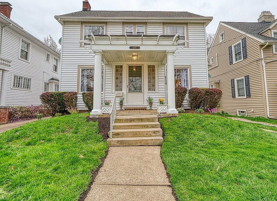 1st image of 1087 Summit Ave