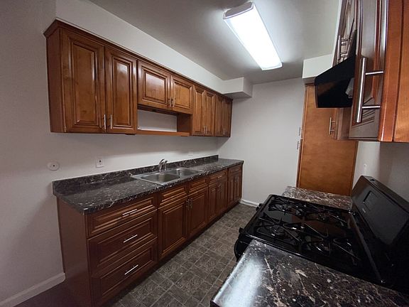 4th image of 6126 Fulton Ave Unit 2