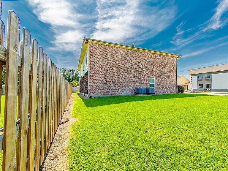 151 Dixie Ave — Photo 4