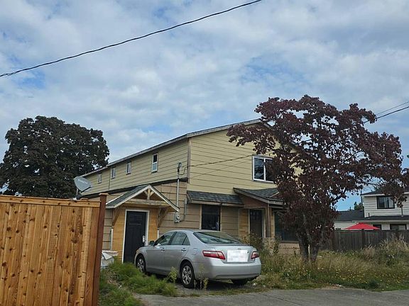 3rd image of 1009 5th Ave SW
