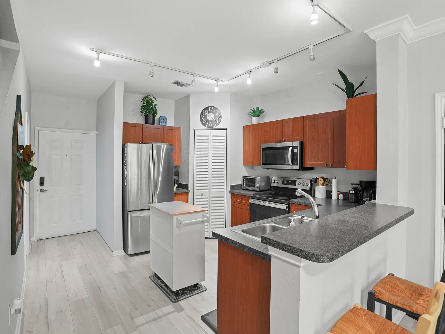 2 bed, 2.5 bath, 1080 sqft, $1,995 — Photo 4