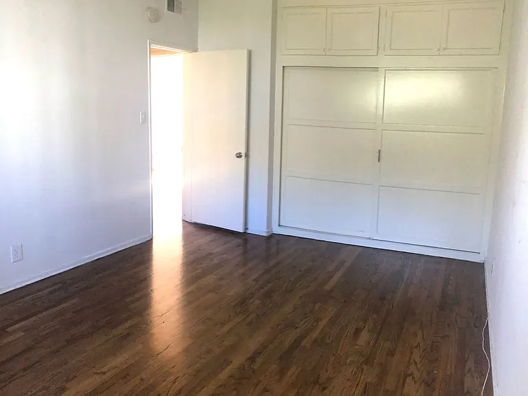 1224 N Crescent Heights Blvd — Photo 10