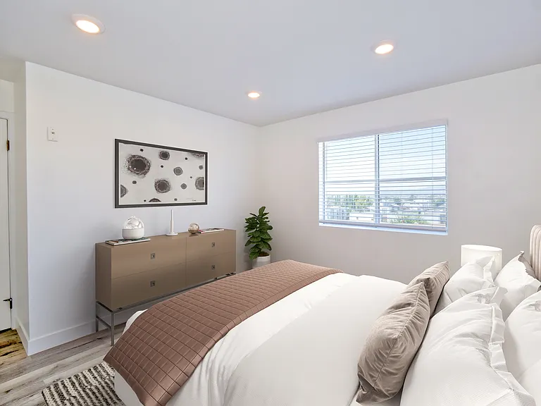 301 North Alvarado Street — Photo 18