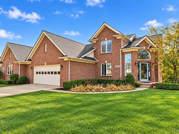 10244 Cornerstone Dr, Washington, MI 48095