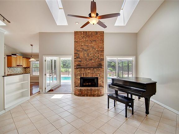 3rd image of 4231 Willow Park Dr