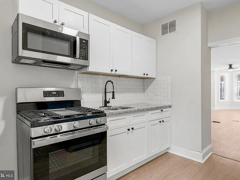 35 E Collom St — Photo 10