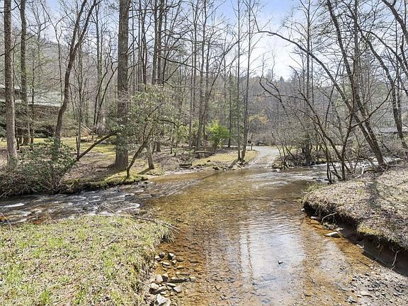 3rd image of 77 Old Covered Bridge Rd