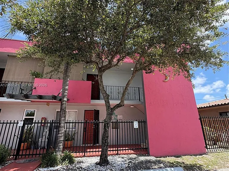 191 NW 17th Ave #3 — Photo 39